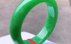 缅甸绿色的手镯是什么玉（缅甸绿色翡翠）