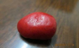 什么石头里面是红的（这是什么石头是红色的而且很光滑）