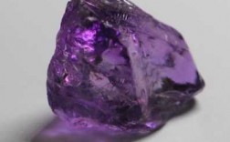 带紫色的是什么石头（带点紫色的石头）