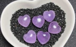 紫色的心形石头叫什么（紫色心形图案）