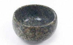 茶杯里有石头是什么石（茶杯里面有小球球是什么）