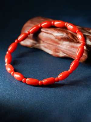 送红珊瑚什么意义（亲人送的红珊瑚手链可以戴吗）-图1