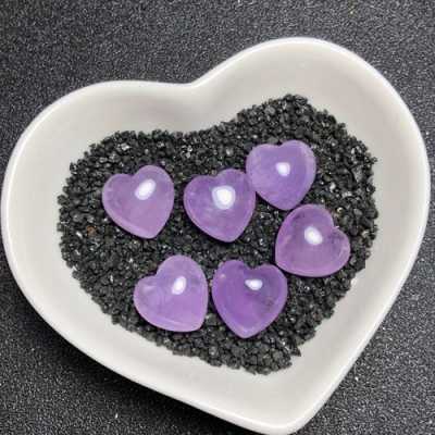 紫色的心形石头叫什么（紫色心形图案）-图1