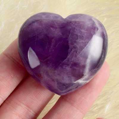 紫色的心形石头叫什么（紫色心形图案）-图3