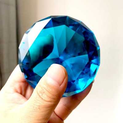蓝玻璃钻石是什么（蓝玻璃钻石是什么颜色）-图3