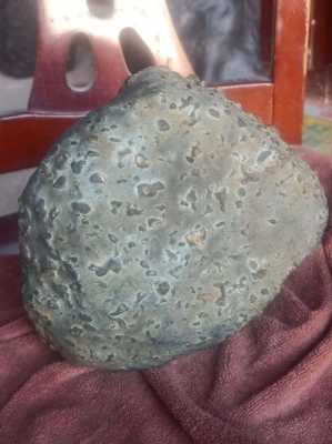 石陨石有什么特征（石陨石的特征是什么,有磁性吗?）-图2
