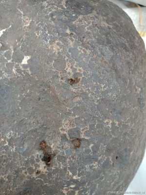 陨石表面有什么晶体（陨石表面也有光滑的吗?）-图1