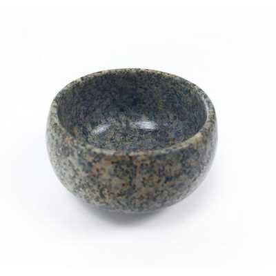 茶杯里有石头是什么石（茶杯里面有小球球是什么）-图1