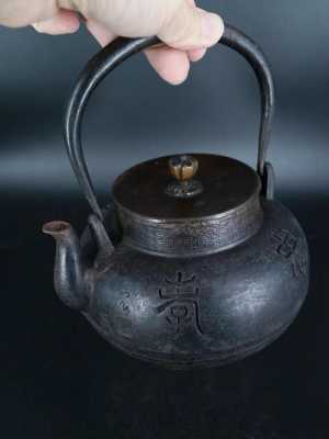 日本铁壶铁瓶是什么（日本铁壶铁瓶是什么材质做的）-图1