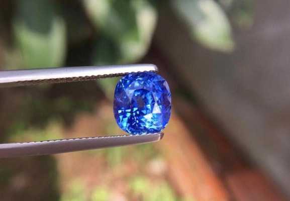 天然蓝宝石是什么（天然蓝宝石是什么颜色）-图1