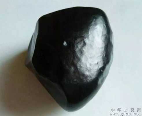 黑色玉石是什么材质（黑色玉石值钱吗）-图1